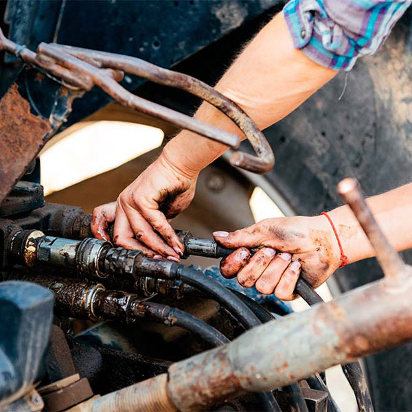 Artikkeli: Traktorin ja maatalouskoneiden syyshuolto säästää aikaa ja rahaa